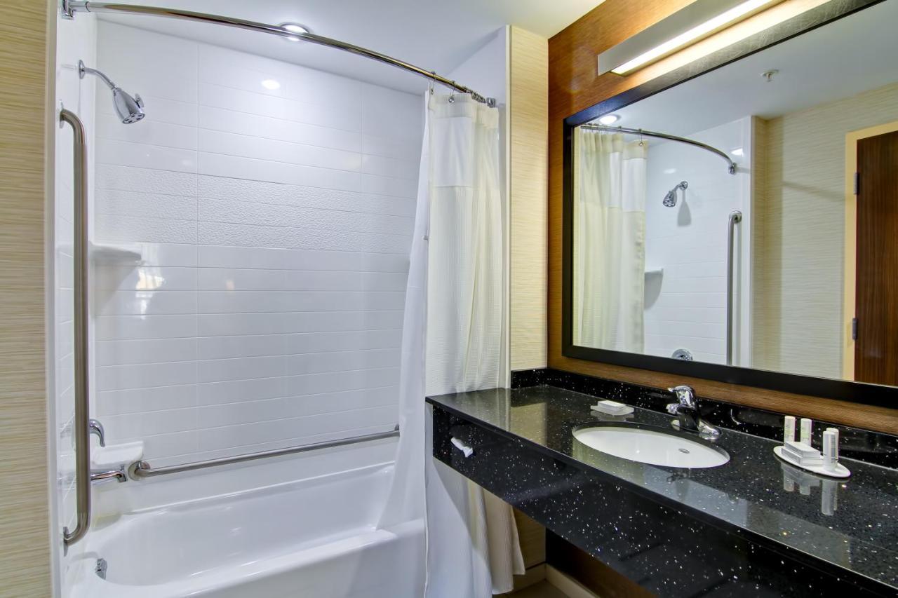 Fairfield Inn & Suites By Marriott Kamloops Esterno foto
