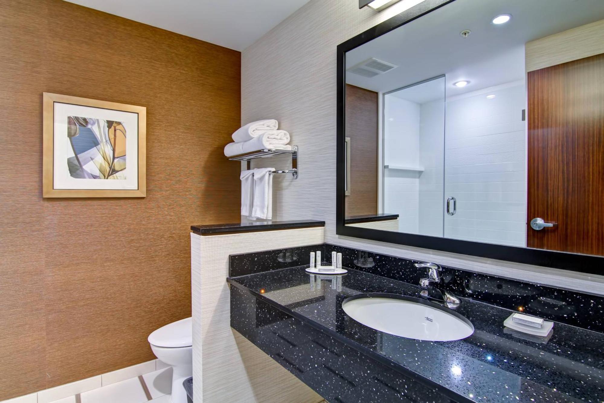 Fairfield Inn & Suites By Marriott Kamloops Esterno foto