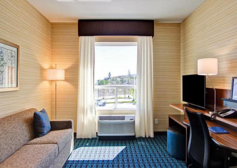 Fairfield Inn & Suites By Marriott Kamloops Esterno foto